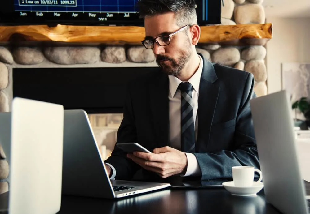 4 Effective Ways To Managing Your Mobile Team
